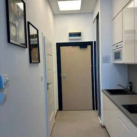 Jerozolimskie Airport And Train 325 Apartman *