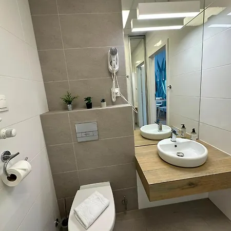 Jerozolimskie Airport And Train 325 Apartman